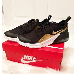 NIB Girls NIKE Air Max Motion 2